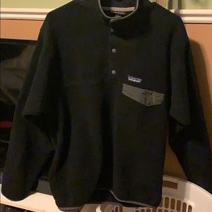 Men’s Patagonia fleece sweater